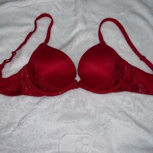 Victoria’s Secret Women’s Red Lace Accent Light Push-Up Bra